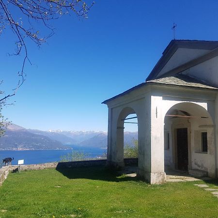 B&B Il Gatto Nero Castelveccana Eksteriør billede