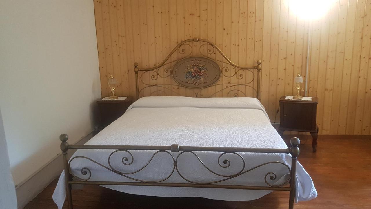 B&B Il Gatto Nero Castelveccana Eksteriør billede