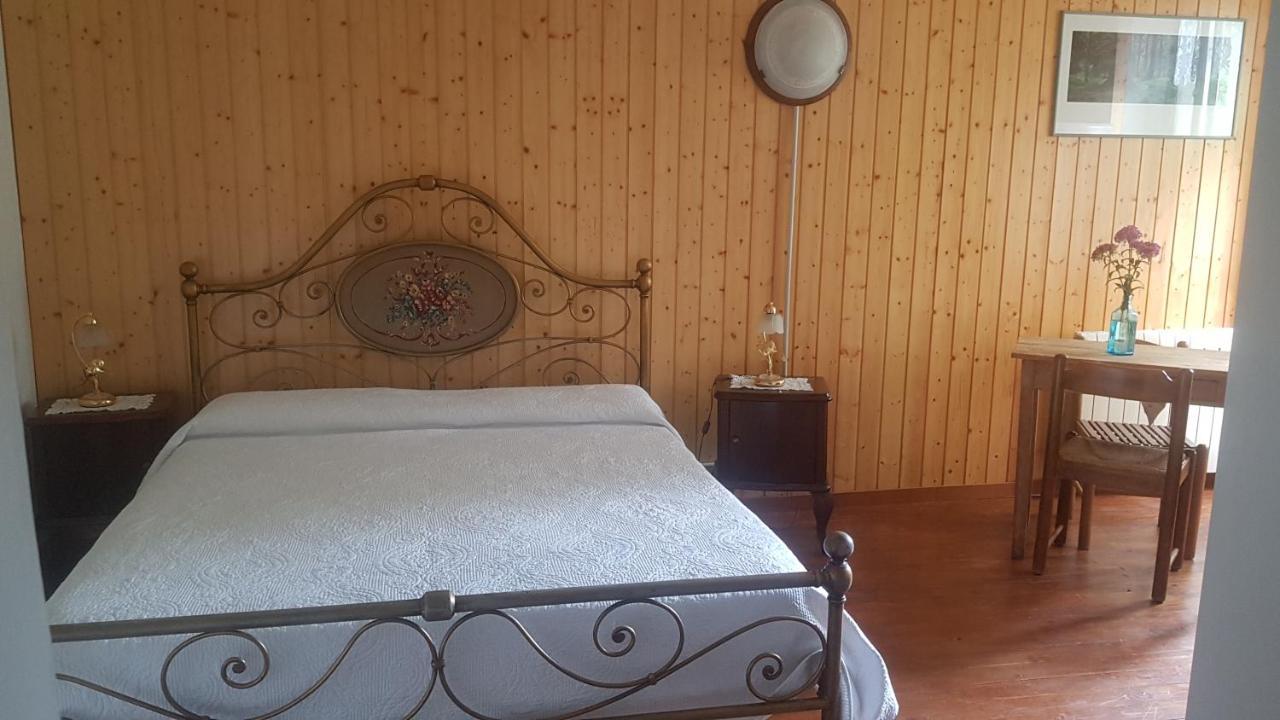B&B Il Gatto Nero Castelveccana Eksteriør billede