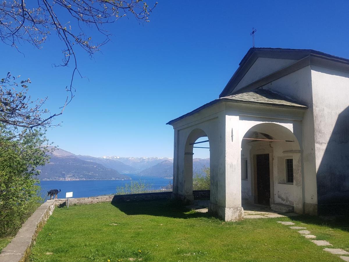 B&B Il Gatto Nero Castelveccana Eksteriør billede
