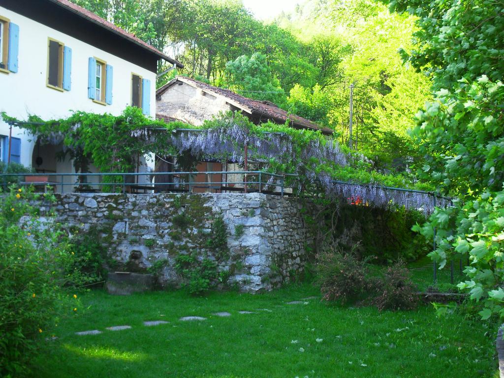 B&B Il Gatto Nero Castelveccana Eksteriør billede
