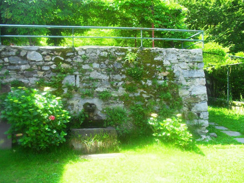 B&B Il Gatto Nero Castelveccana Eksteriør billede