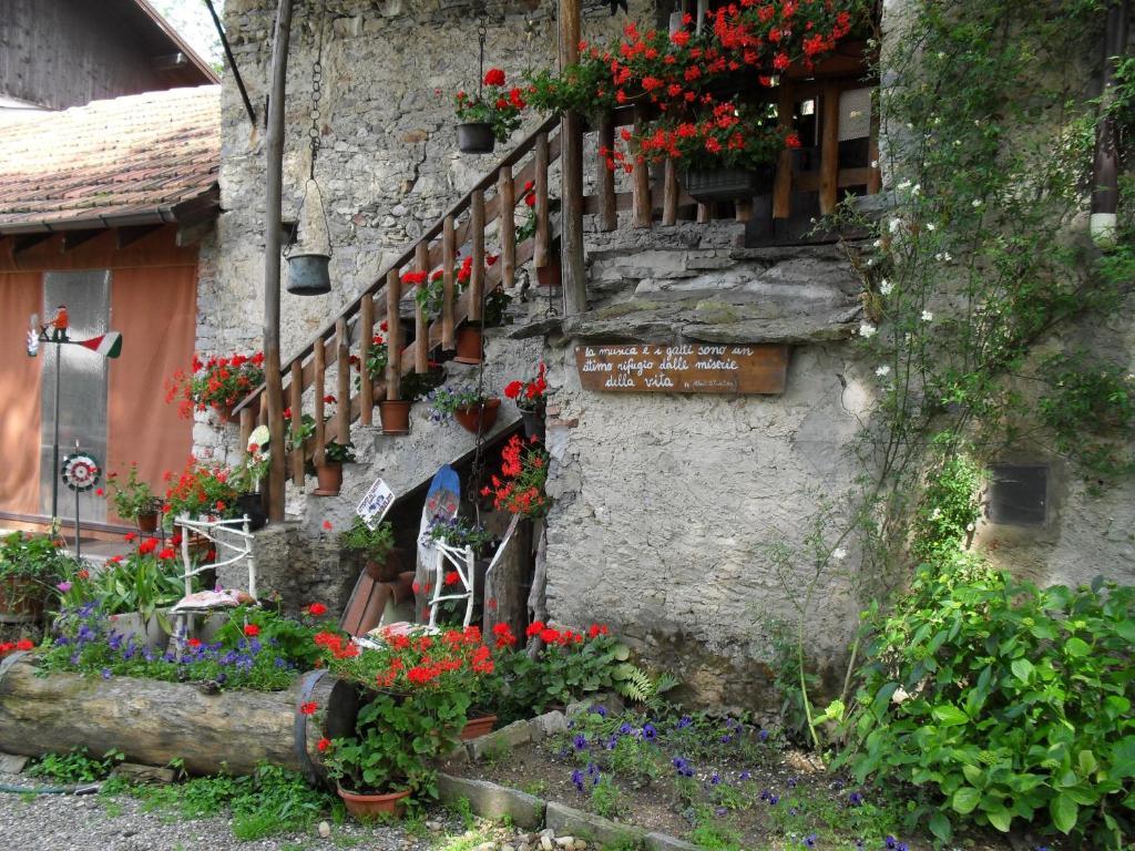 B&B Il Gatto Nero Castelveccana Eksteriør billede