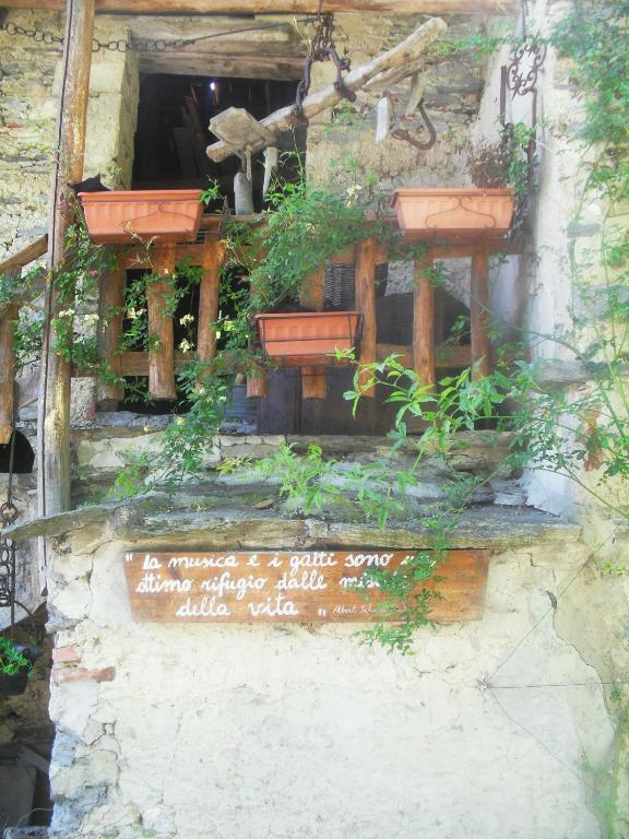 B&B Il Gatto Nero Castelveccana Eksteriør billede