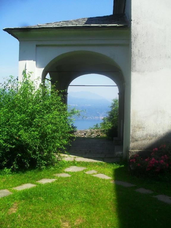 B&B Il Gatto Nero Castelveccana Eksteriør billede