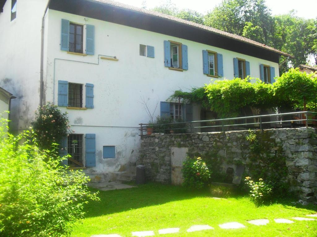 B&B Il Gatto Nero Castelveccana Eksteriør billede