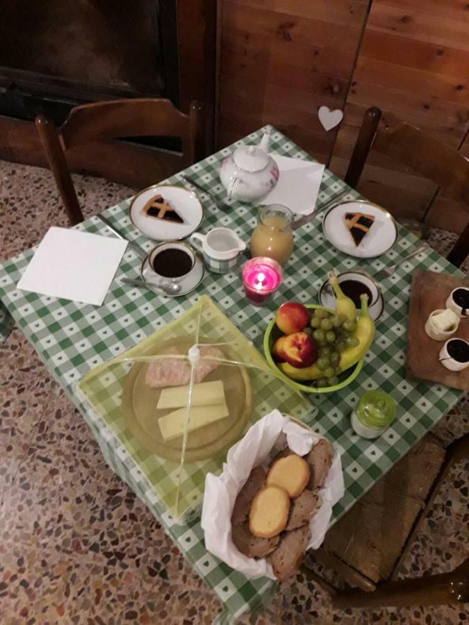 B&B Il Gatto Nero Castelveccana Eksteriør billede