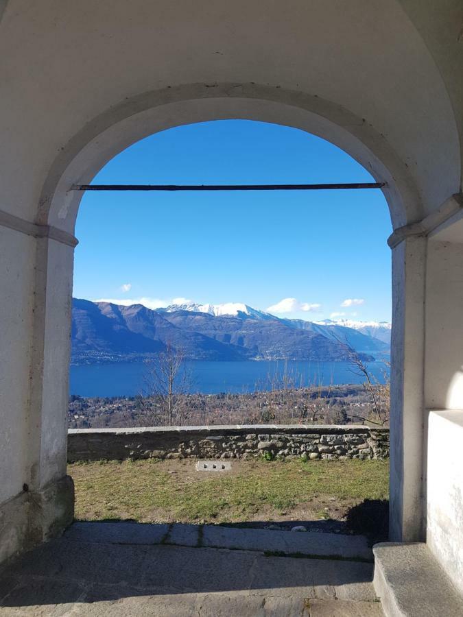 B&B Il Gatto Nero Castelveccana Eksteriør billede